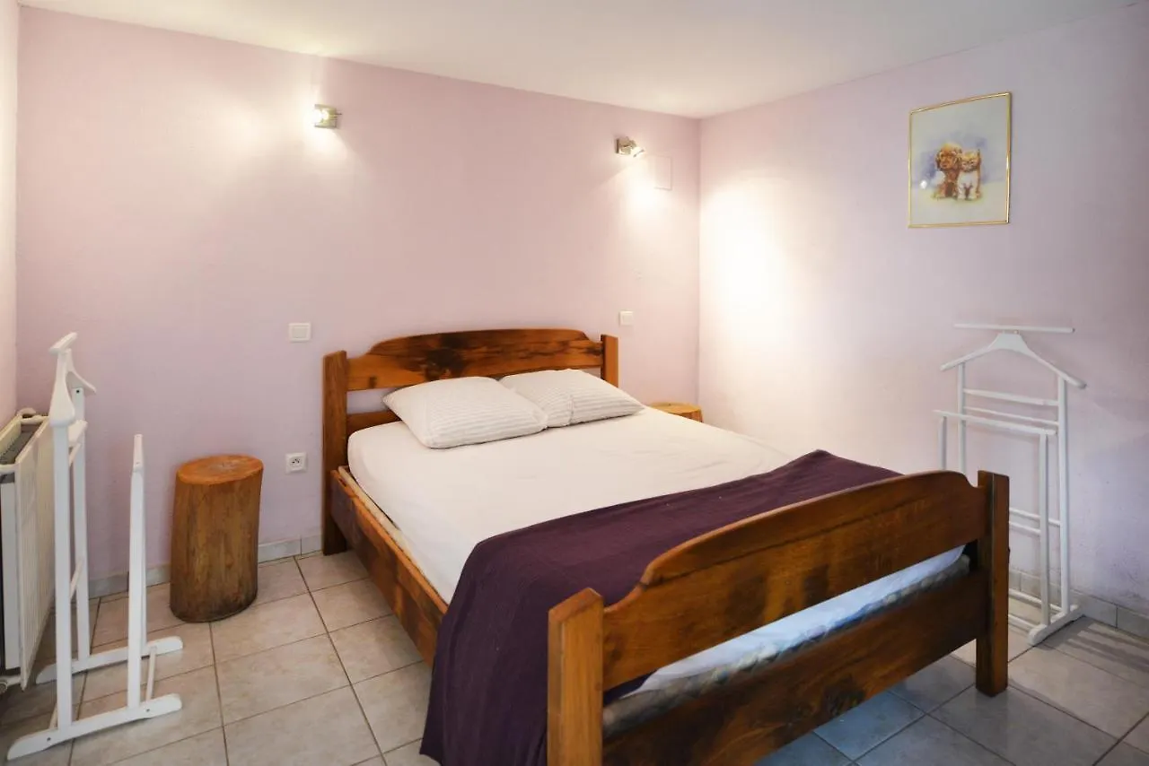 Holiday home Gite Le Pressoir Domaine De Jouani Villecomtal