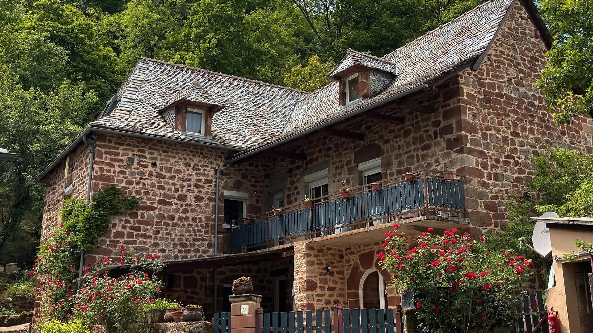 度假居 Gite Le Pressoir Domaine De Jouani Villecomtal
